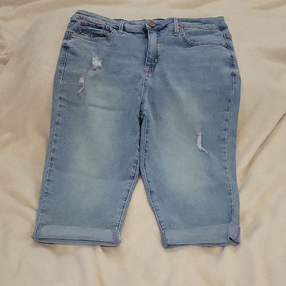 Seven7 Light Blue Cropped Jeans